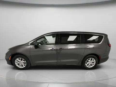 More photos of 2023 Chrysler Pacifica Touring L at MAG CDJR, MO