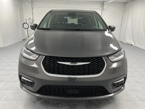 More photos of 2023 Chrysler Pacifica Touring L at MAG CDJR, MO