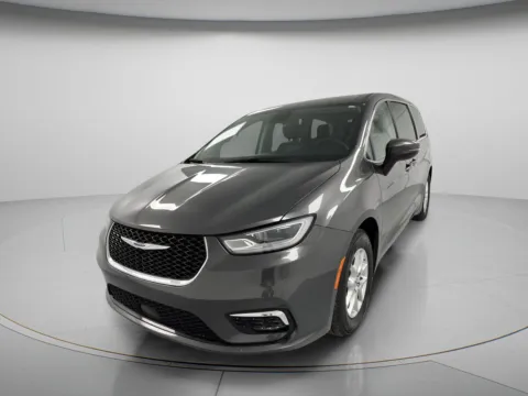 More photos of 2023 Chrysler Pacifica Touring L at MAG CDJR, MO