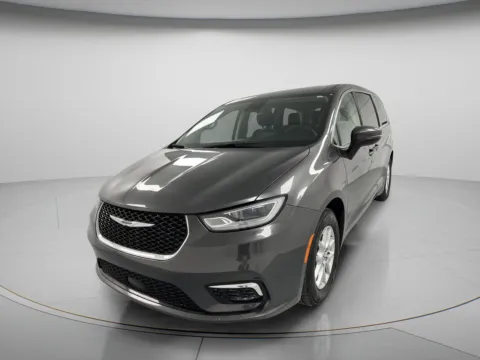 More photos of 2023 Chrysler Pacifica Touring L at MAG CDJR, MO