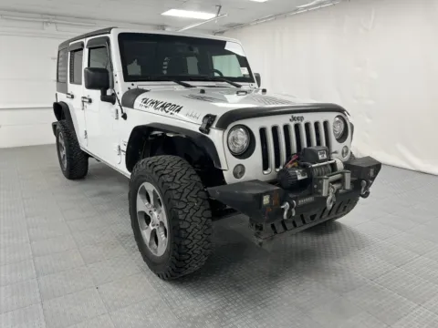 White 2017 Jeep Wrangler Unlimited Sahara for sale in Chillicothe, MO