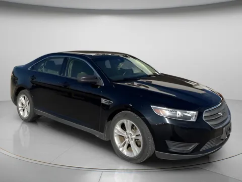 Black 2016 Ford Taurus SE for sale in Chillicothe, MO