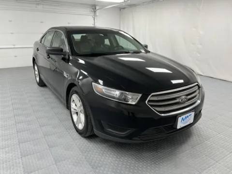 Black 2016 Ford Taurus SE for sale in Chillicothe, MO