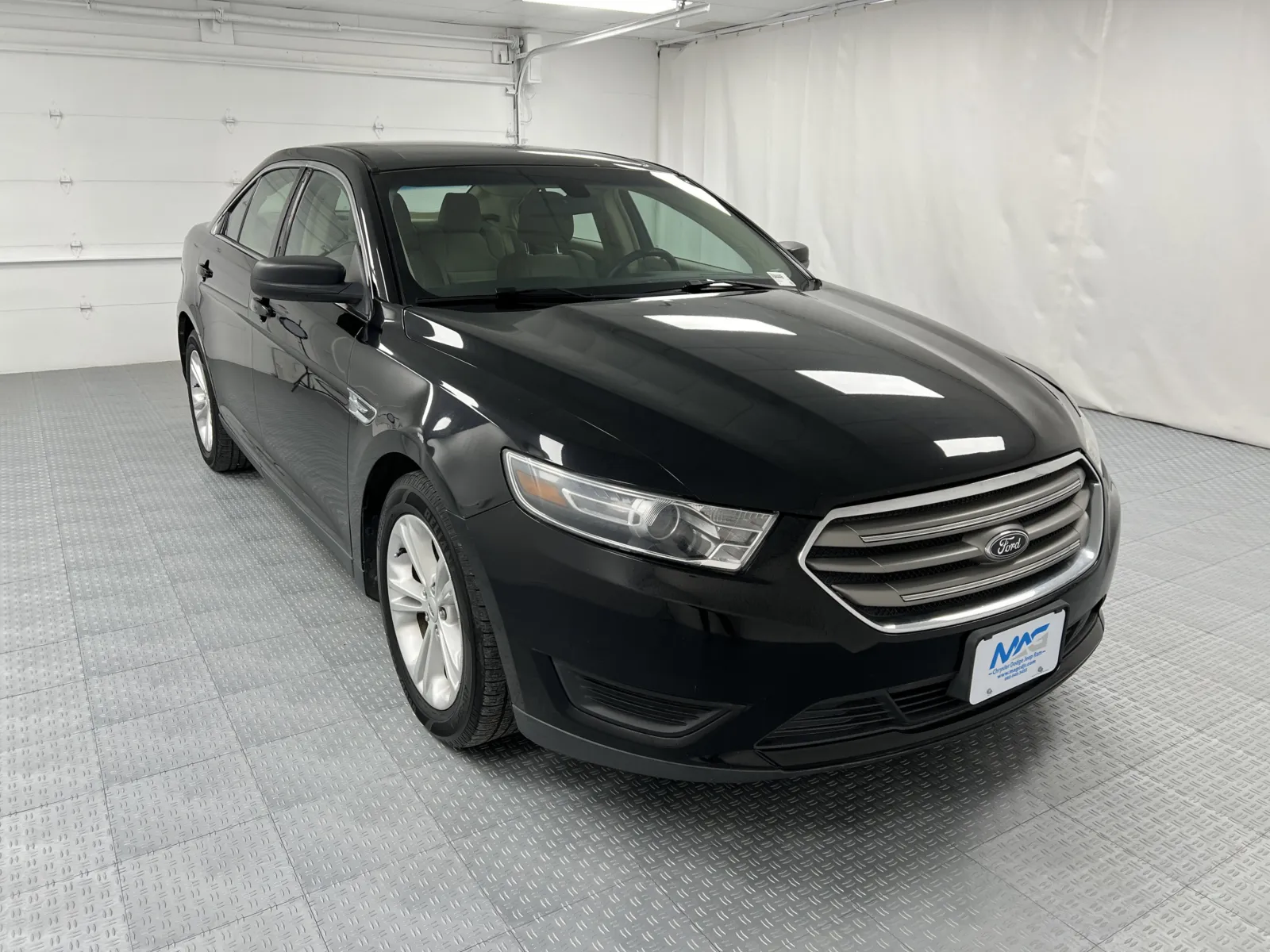 Black 2016 Ford Taurus SE for sale in Chillicothe, MO
