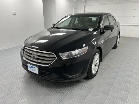 Another view of 2016 Ford Taurus SE for sale in Chillicothe, MO at MAG CDJR