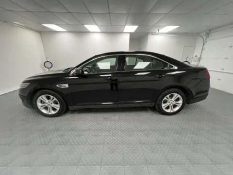 More photos of 2016 Ford Taurus SE at MAG CDJR, MO