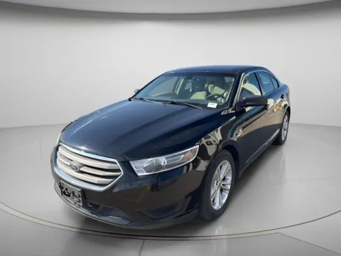 Photos of 2016 Ford Taurus SE for sale in Chillicothe, MO at MAG CDJR