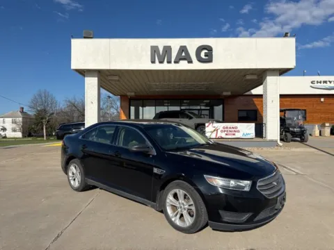 Black 2016 Ford Taurus SE for sale in Chillicothe, MO