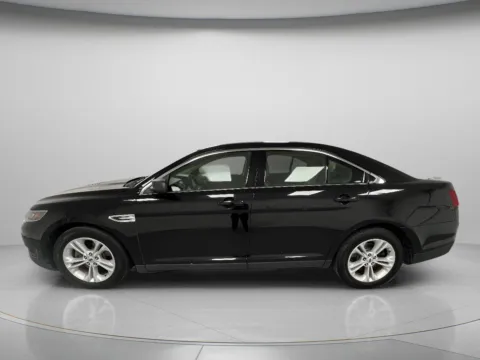 More photos of 2016 Ford Taurus SE at MAG CDJR, MO