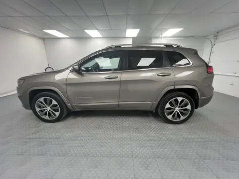 More photos of 2019 Jeep Cherokee Overland at MAG CDJR, MO