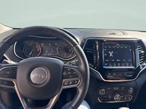 Another view of 2019 Jeep Cherokee Overland for sale in Chillicothe, MO at MAG CDJR