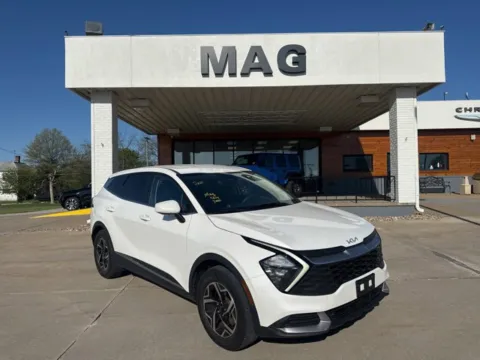 White 2023 Kia Sportage LX for sale in Chillicothe, MO