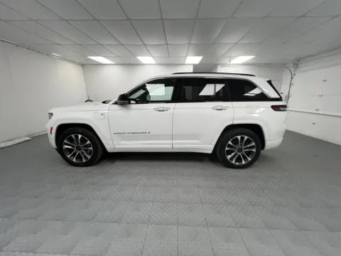 More photos of 2022 Jeep Grand Cherokee 4xe Overland at MAG CDJR, MO