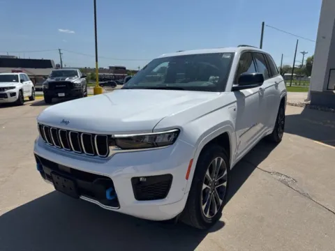 Photos of 2022 Jeep Grand Cherokee 4xe Overland for sale in Chillicothe, MO at MAG CDJR