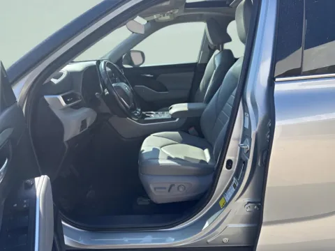 More photos of 2021 Toyota Highlander XLE at MAG CDJR, MO