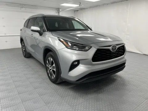 Black 2021 Toyota Highlander XLE for sale in Chillicothe, MO