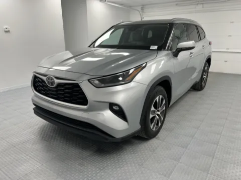 Another view of 2021 Toyota Highlander XLE for sale in Chillicothe, MO at MAG CDJR