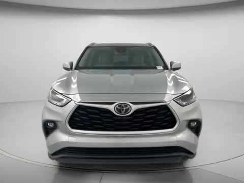 Photos of 2021 Toyota Highlander XLE for sale in Chillicothe, MO at MAG CDJR