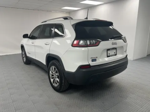 More photos of 2019 Jeep Cherokee Latitude Plus at MAG CDJR, MO