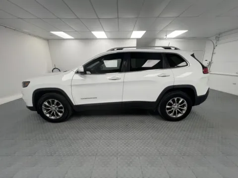 More photos of 2019 Jeep Cherokee Latitude Plus at MAG CDJR, MO