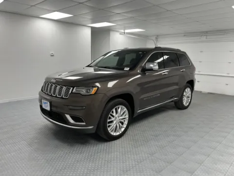 Another view of 2018 Jeep Grand Cherokee Summit for sale in Chillicothe, MO at MAG CDJR
