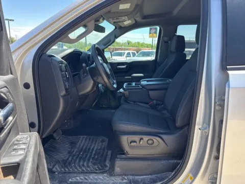 More photos of 2022 Chevrolet Silverado 1500 Custom at MAG CDJR, MO