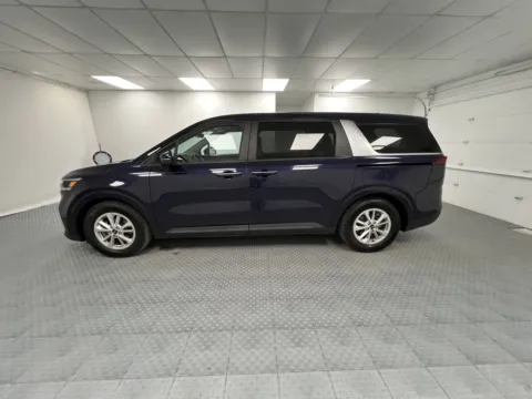 More photos of 2022 Kia Carnival LXS at MAG CDJR, MO