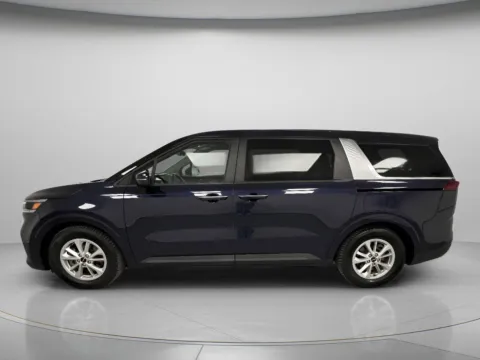 More photos of 2022 Kia Carnival LXS at MAG CDJR, MO