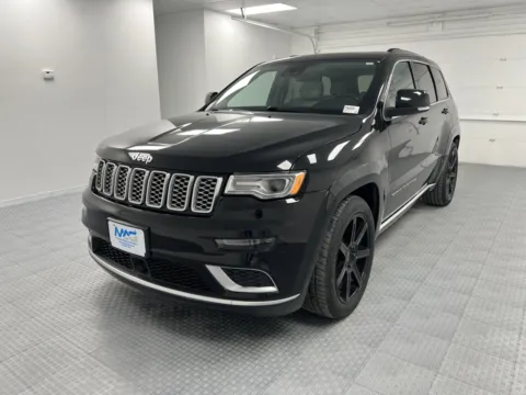 Another view of 2017 Jeep Grand Cherokee Summit for sale in Chillicothe, MO at MAG CDJR