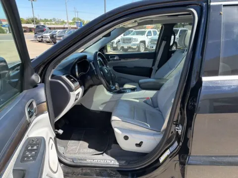 Photos of 2017 Jeep Grand Cherokee Summit for sale in Chillicothe, MO at MAG CDJR
