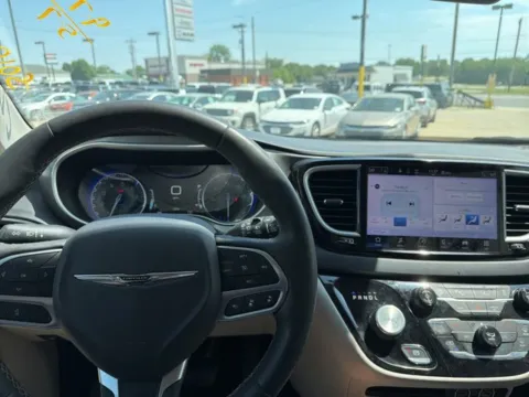 More photos of 2023 Chrysler Pacifica Touring L at MAG CDJR, MO