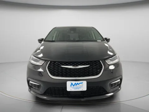 Photos of 2023 Chrysler Pacifica Touring L for sale in Chillicothe, MO at MAG CDJR