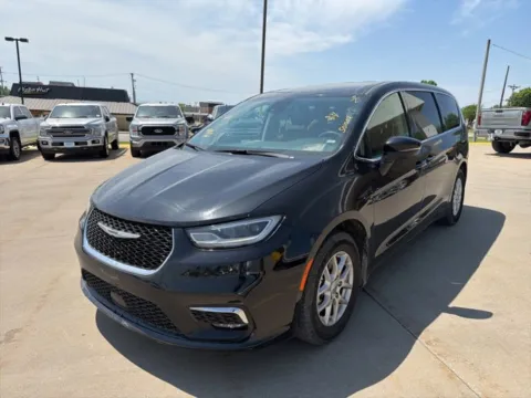 Photos of 2023 Chrysler Pacifica Touring L for sale in Chillicothe, MO at MAG CDJR