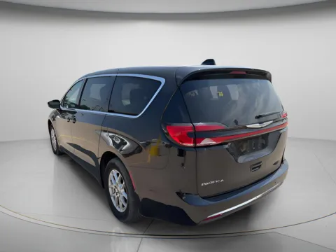 More photos of 2023 Chrysler Pacifica Touring L at MAG CDJR, MO