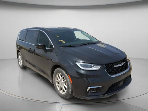 Black 2023 Chrysler Pacifica Touring L for sale in Chillicothe, MO