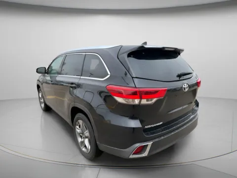 More photos of 2019 Toyota Highlander Limited Platinum at MAG CDJR, MO