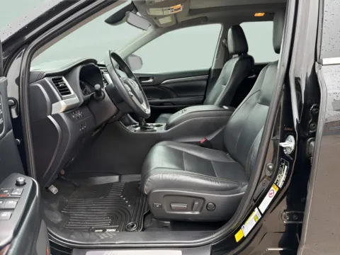 Another view of 2019 Toyota Highlander Limited Platinum for sale in Chillicothe, MO at MAG CDJR