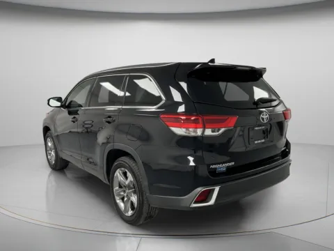More photos of 2019 Toyota Highlander Limited Platinum at MAG CDJR, MO