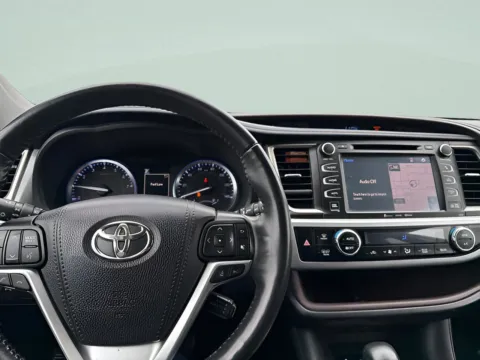 More photos of 2019 Toyota Highlander Limited Platinum at MAG CDJR, MO