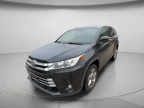 Photos of 2019 Toyota Highlander Limited Platinum for sale in Chillicothe, MO at MAG CDJR