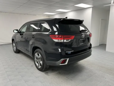 More photos of 2019 Toyota Highlander Limited Platinum at MAG CDJR, MO