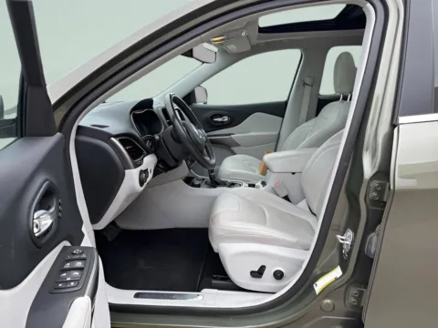 Another view of 2021 Jeep Cherokee Limited for sale in Chillicothe, MO at MAG CDJR