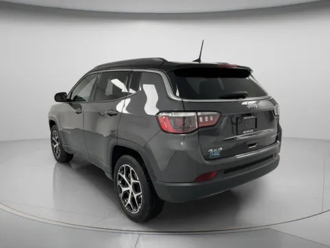 More photos of 2024 Jeep Compass Limited at MAG CDJR, MO