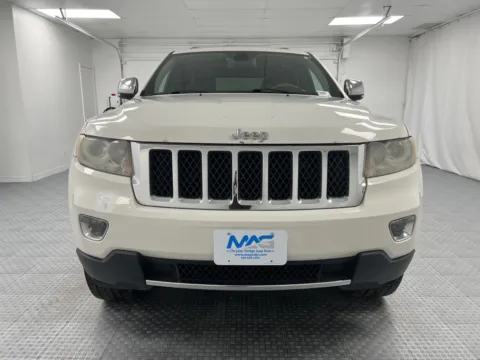 Photos of 2011 Jeep Grand Cherokee Overland for sale in Chillicothe, MO at MAG CDJR