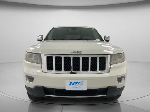 Photos of 2011 Jeep Grand Cherokee Overland for sale in Chillicothe, MO at MAG CDJR
