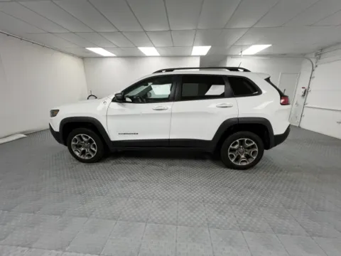 More photos of 2020 Jeep Cherokee Trailhawk at MAG CDJR, MO