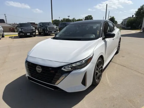 Photos of 2024 Nissan Sentra SR for sale in Chillicothe, MO at MAG CDJR
