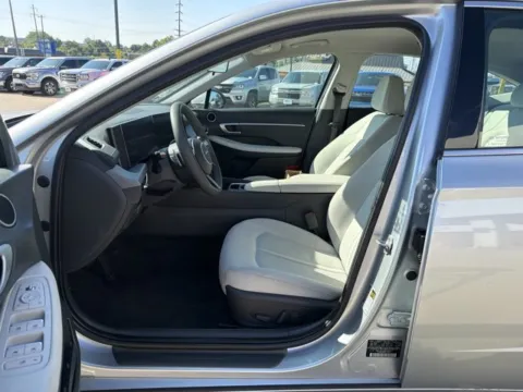 Another view of 2025 Hyundai Sonata SEL for sale in Chillicothe, MO at MAG CDJR