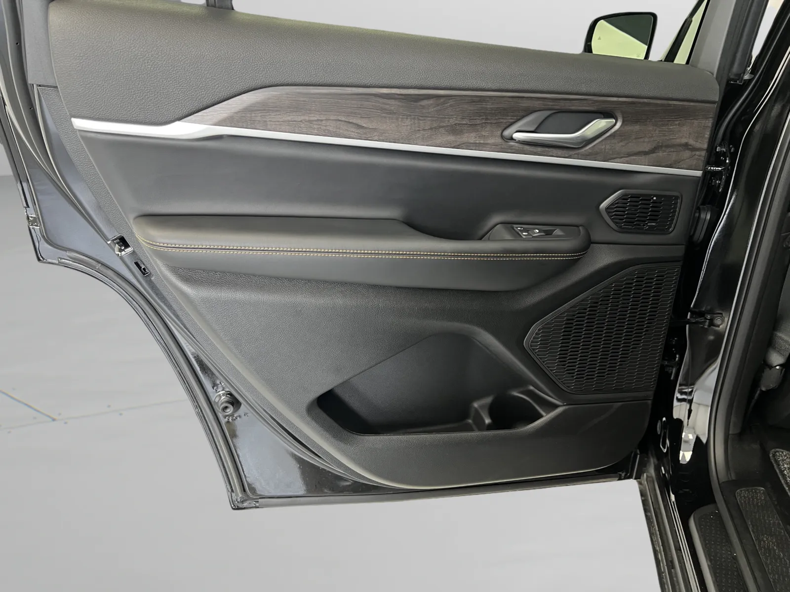 Jeep Grand Cherokee L photo 34