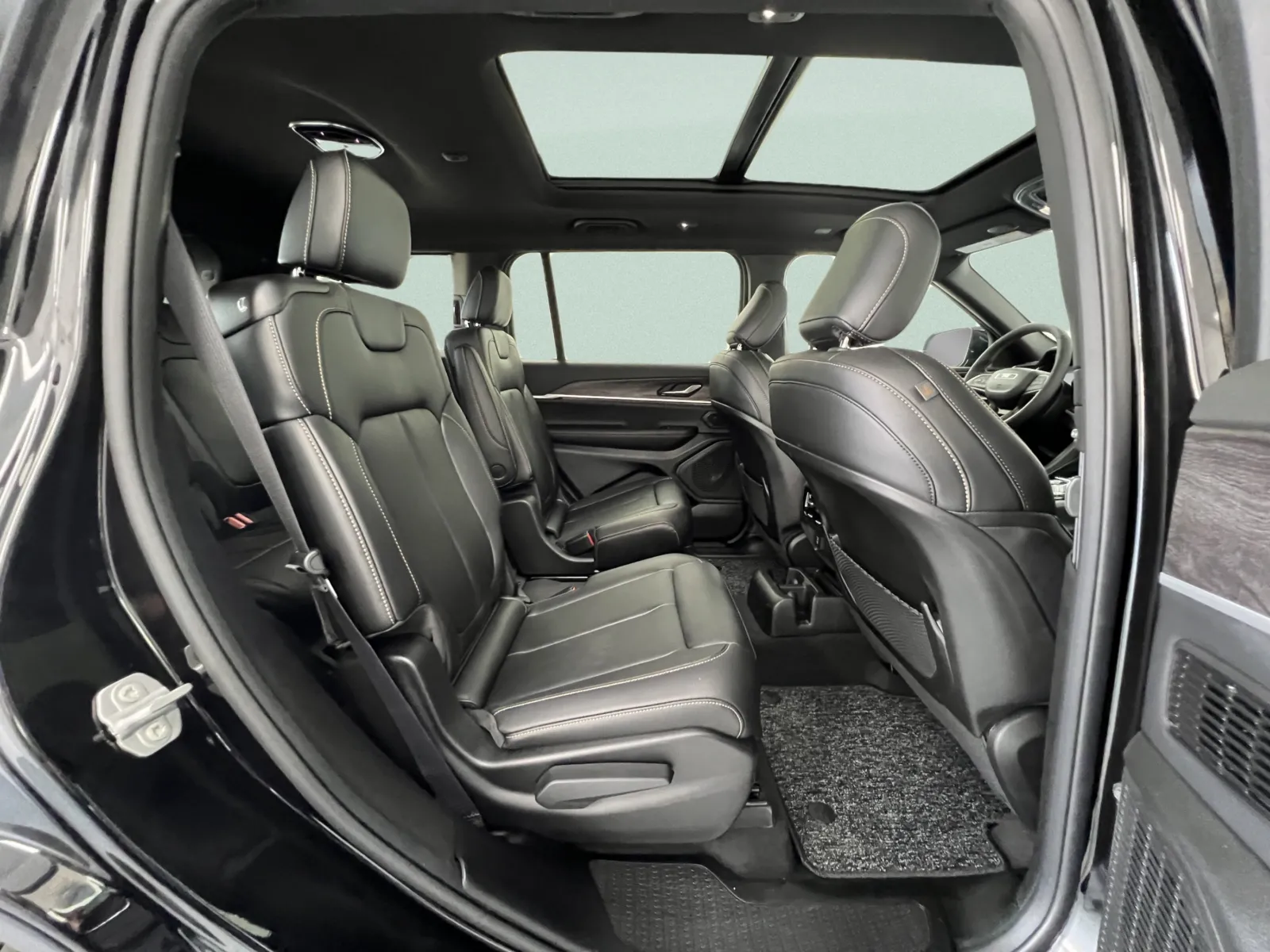 Jeep Grand Cherokee L photo 41